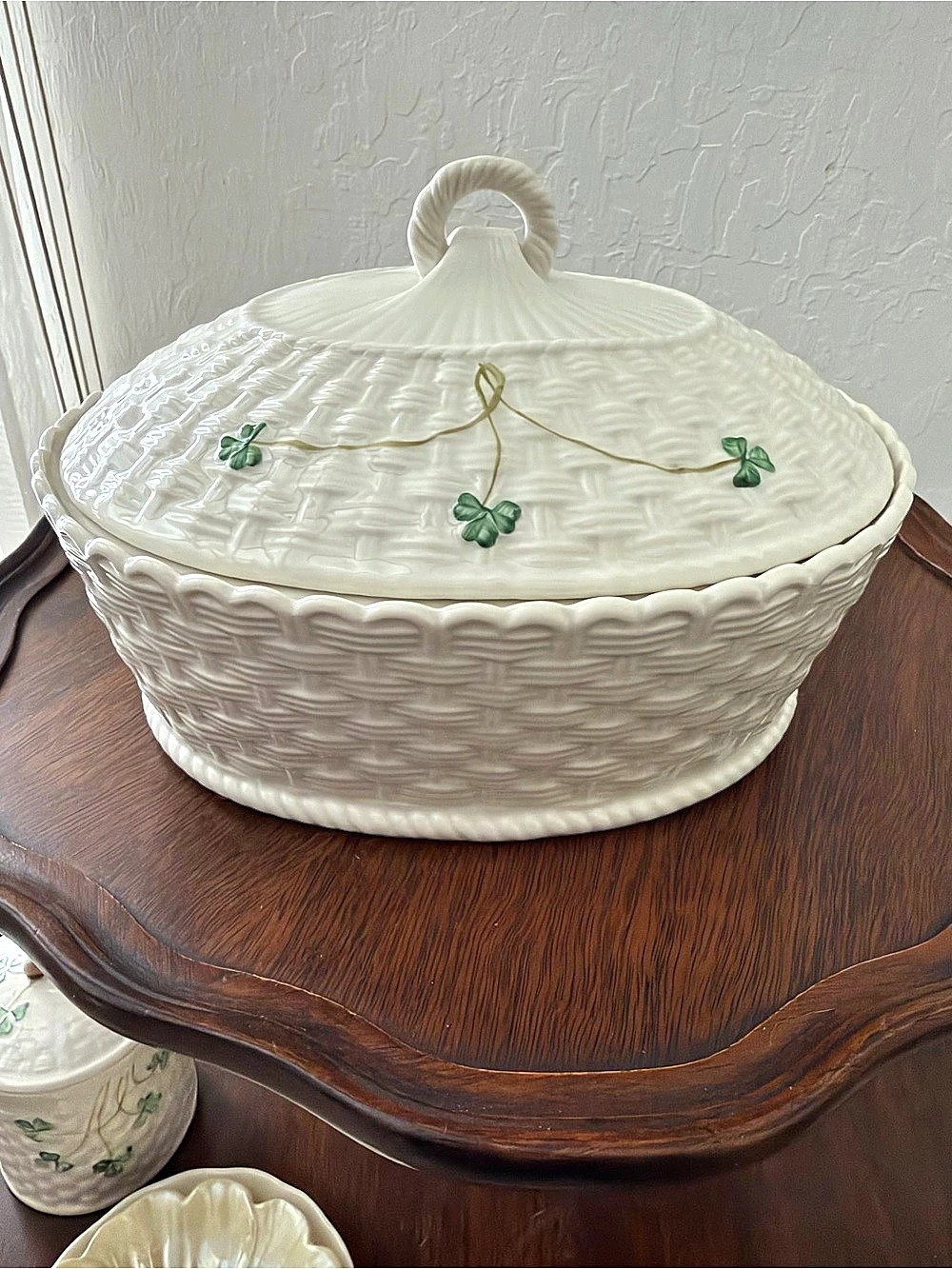 Belleek Shamrock Basketweave Covered Vegetable Bowl / Casserole Dish White